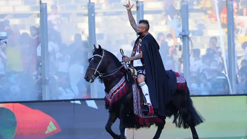 Arturo Vidal tuvo una extraordinaria bienvenida en el Estadio Monumental. (Foto: Marcelo Hernández/Photosport)
