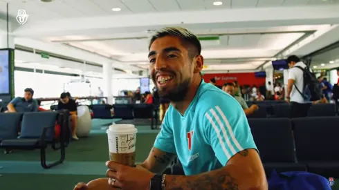 Gabriel Castellón recibe broma (Foto: Universidad de Chile)