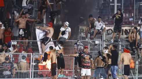 Barra de Colo Colo protagonizó incidentes en la Supercopa. (Foto: Felipe Zanca/Photosport)