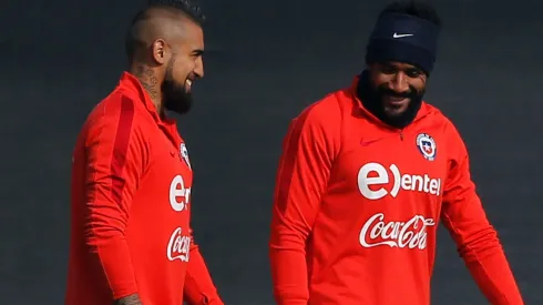 Jean Beausejour destaca el buen nivel de Arturo Vidal. (Foto: Photosport)

