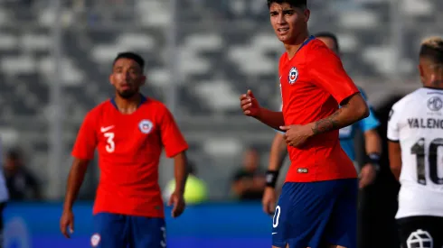 Araos estará alejado de las canchas hasta noviembre como mínimo. 
