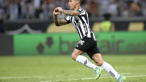 Desde Brasil han vinculado a Eduardo Vargas con Colo Colo. (Foto: Douglas Magno – Pool/Getty Images)

