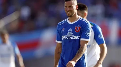 Luciano Pons tuvo fue expulsado en su debut oficial con la camiseta de la Universidad de Chile. (Foto: Photosport)
