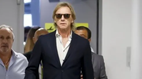 Ricardo Gareca llegando a Chile para su presentación en La Roja.
