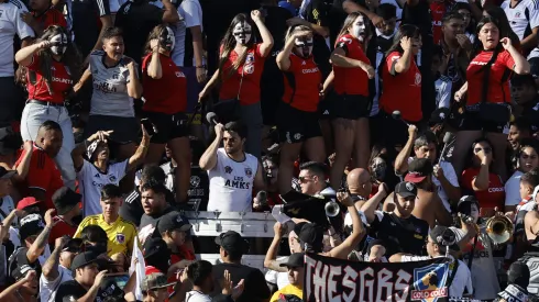 Hinchas de Colo Colo reciben gran noticia para el Superclásico. (Foto: Andrés Pina/Photosport)
