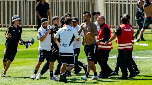 Arturo Vidal disfrutó del arengazo en Colo Colo previo al Superclásico. (Foto: Guillermo Salazar)
