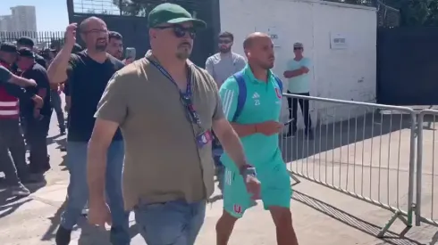 Marcelo Díaz ingresando al Estadio Monumental.
