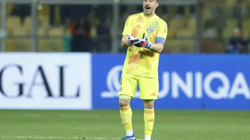 Futbol, Chile vs Albania<br />
Partido amistoso, eliminatorias al mundial 2026.<br />
El arquero de la seleccion chilena Claudio Bravo es fotografiado durante el partido amistoso contra Albania disputado en el estadio Ennio Tardini de Parma, Italia.<br />
22/03/2024<br />
Matteo Ciambelli/Photosport
Football, Chile vs Albania<br />
Friendly match, 2026 World cup qualifiers.<br />
ChileÕs goalkeeper Claudio Bravo is pictured during the friendly match against Albania held at the Ennio Tardini stadium in Parma, Italy.<br />
22/03/2024<br />
Matteo Ciambelli/Photosport
