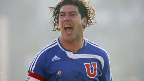 Marcelo Salas recibió conmovedor homenaje en partido de Universidad de Chile.
