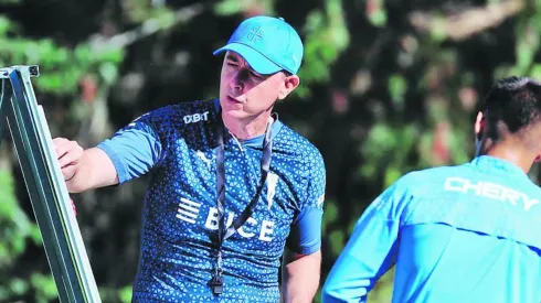 Tiago Nunes ya mueve la pizarra en la Católica.