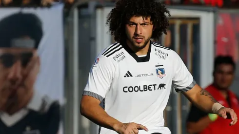 Maximiliano Falcón ya tiene sanción tras la expulsión por agredir a un rival. (Foto: Photosport)