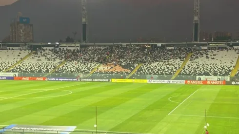 Colo Colo debuta en la fase de grupos de Copa Libertadores en el reparado césped del Estadio Monumental. (Foto: Nicolás Márquez)
