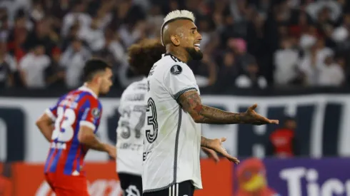 Periodista de espectáculos barre el piso con Arturo Vidal