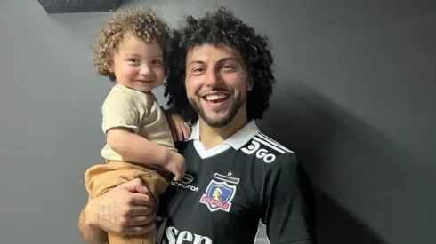 Maxi Falcón y su hijo Domingo se robaron todas las miradas de los hinchas de Colo Colo.

