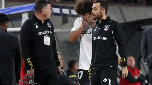 En Colo Colo están preocupados por la lesión de Maximiliano Falcón. (Foto: Jonnathan Oyarzún/Photosport)
