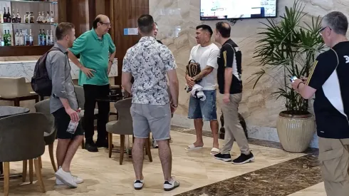 Gary Medel llegó hasta la concentración de Colo Colo en Río de Janeiro. (Foto: Cristián Alvarado – Radio Agricultura)