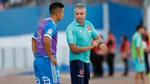 Gustavo Álvarez deberá determinar quién será el '9' titular de Universidad de Chile.
