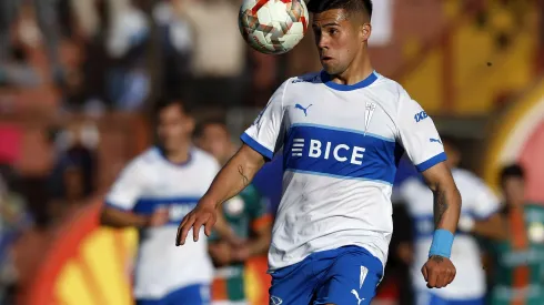 Alexander Aravena interesa en el fútbol español para el próximo mercado de fichajes que se avecina. (Foto: Photosport)
