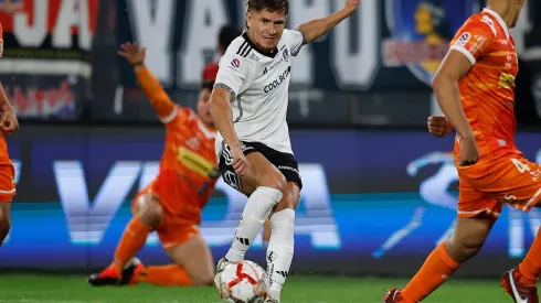 Salen en defensa de Leonardo Gil ante las intensas críticas de los hinchas de Colo Colo. (Foto: Photosport)
