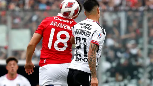 Futbol, Colo Colo vs Universidad Catolica<br />
Fecha 25, campeonato Nacional 2023.<br />
El jugador de Colo Colo Erick Wiemberg disputa el balon con Alexander Aravera  de Universidad Catolica durante el partido de primera division realizado en el estadio  Monumental en Santiago, Chile.<br />
01/10/2023<br />
Javier Salvo/Photosport
Football, Colo Colo vs Universidad Catolica<br />
25nd turn, 2023 National Championship.<br />
Colo Colo's player Erick Wiemberg vies for the ball against Alexander Aravera of Universidad Catolica during the first division match at the first division match at the Monumental in Santiago, Chile.<br />
01/10/2023<br />
Javier Salvo/Photosport
