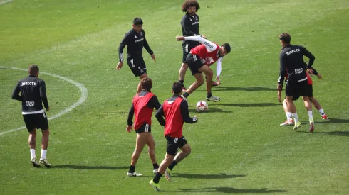 Colo Colo tuvo su último entrenamiento en medio del "arengazo" en el Estadio Monumental. (Foto: Javier Salvo/Photosport)
