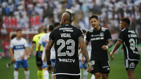 Arturo Vidal le da el triunfo a Colo Colo sobre Universidad Católica. (Foto: Dragomir Yankovic/Photosport)
