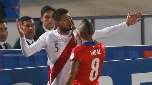 Ex Cobreloa y Alianza le para los carros a Zambrano.
