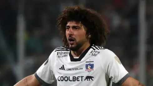 Falcón saca aplausos en Colo Colo con tremendo gesto.