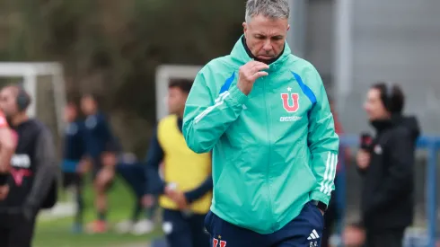 Gustavo Álvarez se toma con tranquilidad el 4-0 de la U ante Huachipato.

