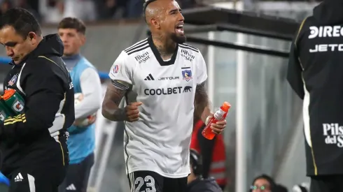 Arturo Vidal se gana los aplausos en Colo Colo. (Foto: Photosport)
