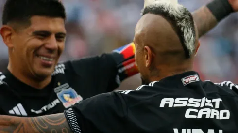 Arturo Vidal lideró los festejos de cumpleaños en Colo Colo. (Foto: Photosport)
