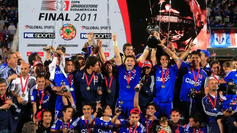 Campeón de Copa Sudamericana con la U ficha en Segunda División.

