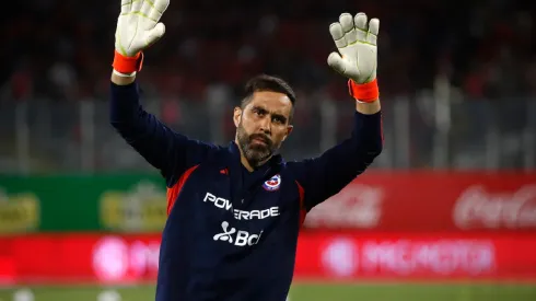 Claudio Bravo no seguirá en el Betis su retorno a Colo Colo es casi inviable<br />
(Foto: Jonnathan Oyarzun/Photosport)