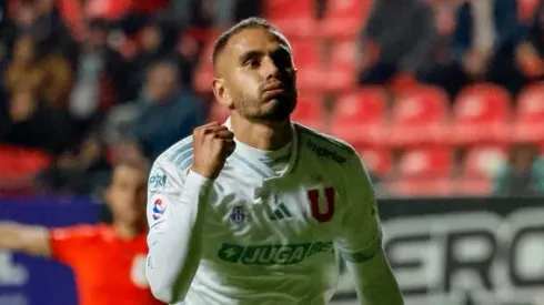 Mateos marca el camino azul.