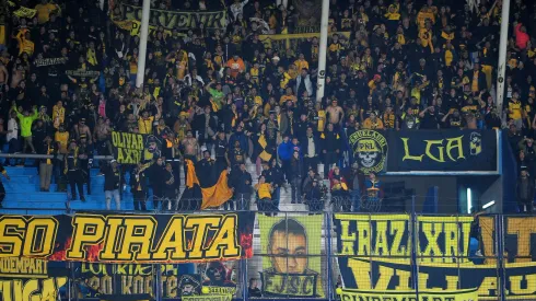 Hinchas de Coquimbo Unido son detenidos en Argentina. (Foto: Fotobaires/Photosport)