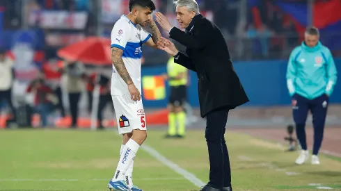 Miguel Ángel Neira alaba a Tiago Nunes
