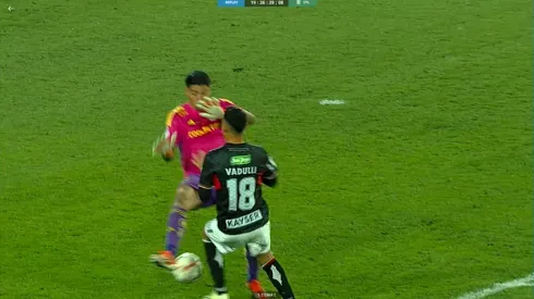 Se liberaron los audios del VAR de la jugada de Brayan Cortés que no fue penal. (Foto: Campeonato Chileno)
