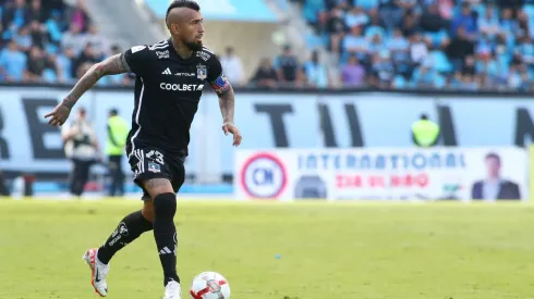 Julio Rodríguez destaca a Arturo Vidal. (Foto: Photosport) 
