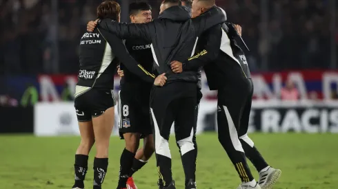 Colo Colo festejó en la cancha de La Nueva Olla en Asunción. (Foto: @ColoColo)
