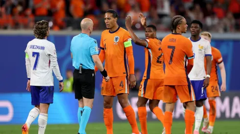 Países Bajos y Francia no cumplen las expectativas y animan opaco empate.
