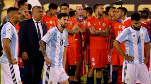 Leyenda del fútbol chileno calienta el duelo ante Argentina