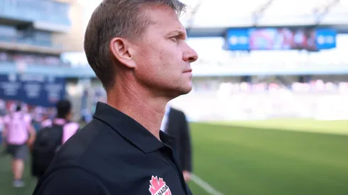 El entrenador de Canadá Jesse Marsch llenó de flores a Chile
