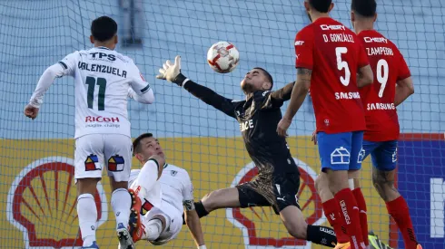 Santiago Wanderers logra un gran resultado ante Universidad Católica. (Foto: Photosport)
