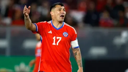 Gary Medel reclamó robo del árbitro en el partido Chile vs Canadá.
