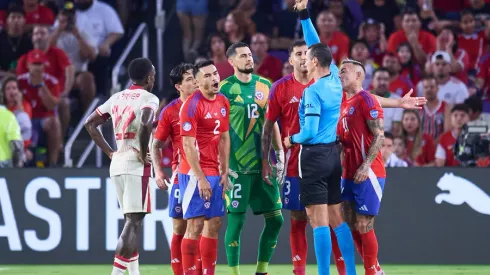 Gabriel Suazo recibe el apoyo del Toulouse tras polémica expulsión ante Canadá
