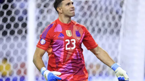 Emiliano Martínez fue el héroe en triunfo de Argentina. (Foto: Getty)