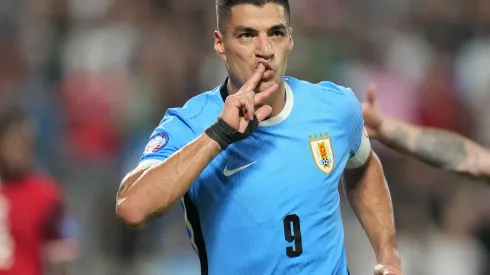 Luis Suárez le dio vida a Uruguay 

