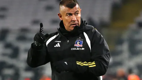 Jorge Almirón volvió a levantar la voz en Colo Colo. (Foto: Javier Salvo/Photosport)
