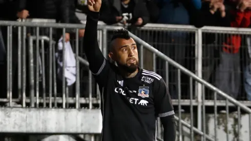 Arturo Vidal se robó todas las miradas en la visita de Colo Colo a Puerto Montt. (Foto: Photosport)
