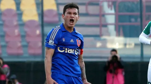 Plantel azul cuenta las horas por tener a Charles Aránguiz